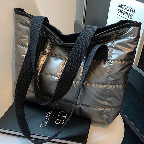 โ
Metallic Futuristic Style Colorblock Tote Bagโ
- Picture 7 of 12